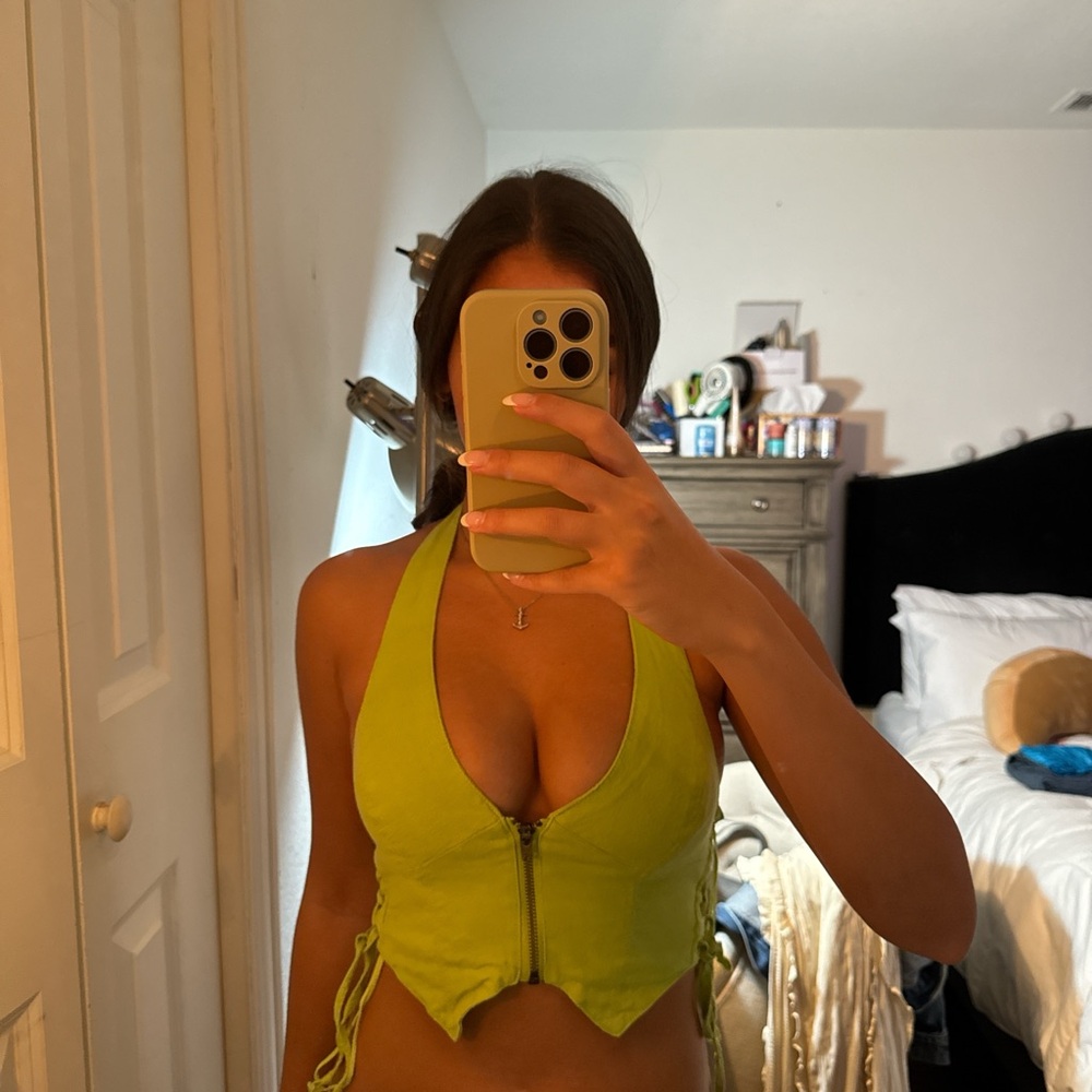 SM URBAN OUTFITTERS HALTER CROP TOP